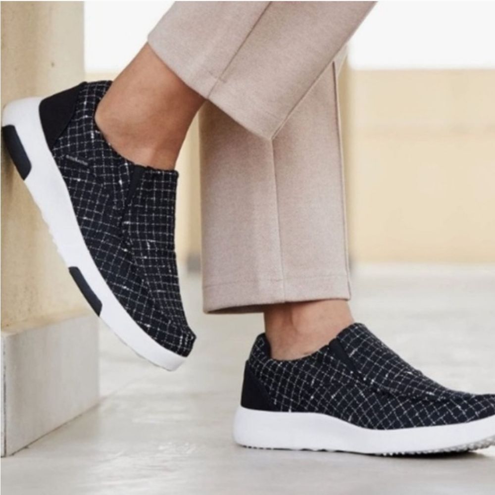 OrthoComfort Black and White Slip-On Canvas Sneakers Women 9.5